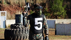 TEKNOLOJİ BAĞIMLILIKLARINI PAİNTBALL İLE BIRAKIYORLAR 