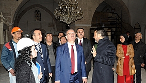 Üzeri sıvayla kapatılmış değerli çiniler bulundu