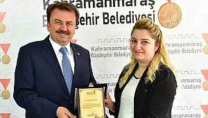 Erkoç Bürokratlara plaket verdi