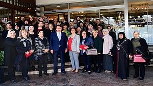 Kadınlardan Başkan Erkoç'a Teşekkür Plaketi