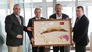 Mehmetçik Vakfı’ndan plaket