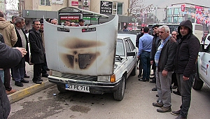 Otomobil bir anda alev aldı