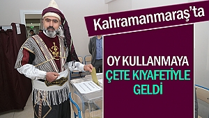 Oy Kullanmaya Çete Kıyafetiyle Geldi