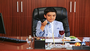 Çocuk müdür, eline telsizi aldı talimat verdi