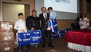 Denetimli serbestlik yükümlülerinin çocuklarına giysi hediye edildi