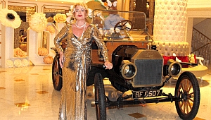 Burak: Biz Dekoltemizi Usturuplu Açardık