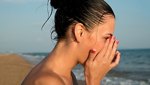 Tatilde Gözleri Tehdit Eden 7 Hatalı Alışkanlık!