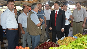 Başkan Gürbüz, pazarda vatandaşlarla buluştu
