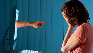 EBEVEYNLER ÇOCUKLARINI SİBER ZORBALIKTAN NASIL KORUYABİLİR?