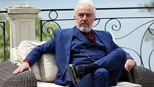 Uğur Yücel ‘Azınlıkta Kaldık’ ile sahnelere dönüyor