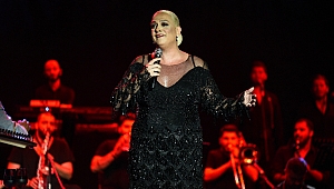 Ayta Sözeri: Tek Rakibim Jennifer Lopez