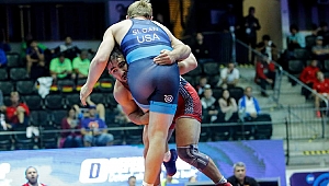 Büyükşehirin Güreşçileri Tarih Yazıyor