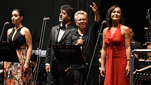 Kuşadası’nda Zülfü Livaneli’ye Sevgi Seli