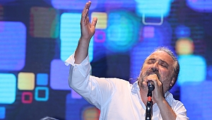 Kuzeyin Oğlu Yenilediği Repertuvarıyla Elexus Hotel’i Büyüledi