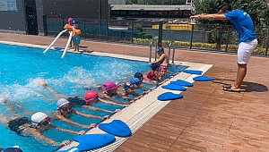Site Havuzlarında ‘Ücretsiz Yüzme Eğitimi’
