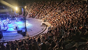 Tatilciler Levent Yüksel’le Doyasıya Eğlendi