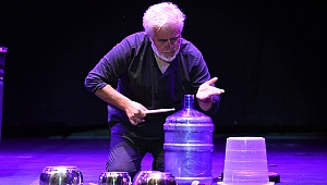 Uğur Yücel Azınlıkta Kaldık İle Turnede Kuşadası’nda Kahkaha Gecesi