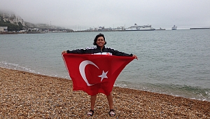 Manş Denizi'ni yüzerek geçen ilk Türk kadını oldu