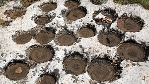 Oyuklar ve Höyükler: Göbekli Tepe’ye Bir Bakış