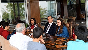 Başkan Güngör Öğrencilerle Bir Arada