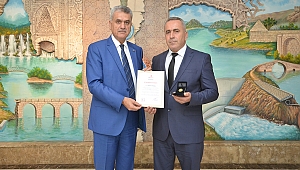 KASKİ Personeli Mikail Türkmen’e Kızılay’dan Altın Madalya