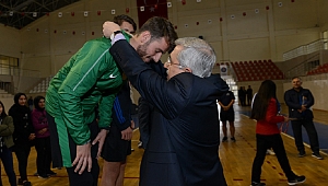 24 Kasım Öğretmenler Günü Koşusunda Dereceye Girenlere Ödülleri Törenle Verildi