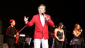 Erol Evgin’le Coşkulu Öğretmenler Günü