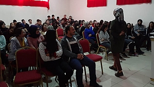 Öğrenci ve Veli Seminerlerine Yoğun İlgi