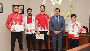 Başarılı Wushu Sporcularndan İl Müdürü Kabakcı’ya Ziyaret