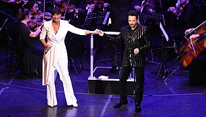 Emre Altuğ 20. sanat yılını muhteşem bir konserle kutladı