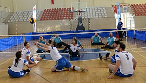 KSÜ’de Engelliler Gününde ‘Oturarak Voleybol’ Karşılaşması Gerçekleştirildi