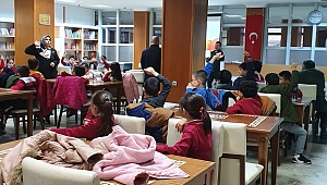  Büyükşehir, Öğrencileri Kütüphaneye Taşıyor