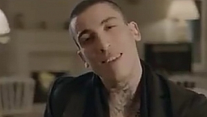 Elazığ'daki Depremden Dolayı Konserini İptal Etti