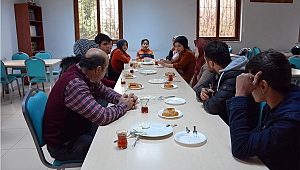 Gençler Kitapların Çevresinde Buluşuyor