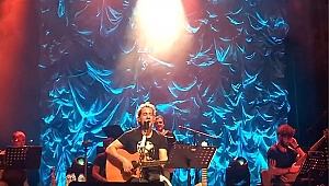 Akustik Performansıyla CKM’de Sahneye Çıktı