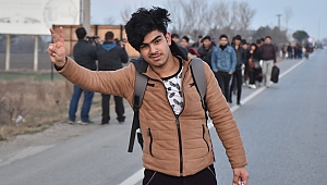 ‪Kahramanmaraş'taki Suriyeliler Mehmetçiğe Destek İçin Ülkelerine Gitti! 