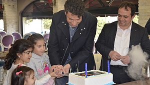 Hakan Taşıyan Doğum Gününü Akdo’da Kutladı