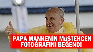 Papa mankenin müstehcen fotoğrafını beğendi