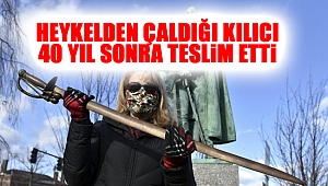 Heykelden çaldığı kılıcı 40 yıl sonra teslim etti