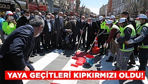 Kahramanmaraş’ta yaya geçitleri kıpkırmızı oldu 