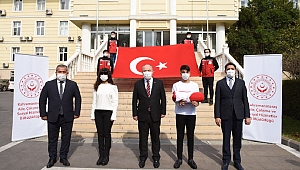 Şanlı Türk Bayrağımız “Anadolu Gönül Yolu 81 Genç 81 Bayrak Etkinliği” Kapsamında Çanakkale’ye Uğurlandı