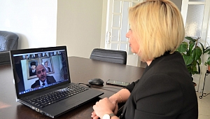 Vali Coşkun Görev Başında Olan Kadınları Unutmadı