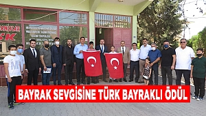 Bayrak sevgisine Türk Bayraklı ödül! Çocukların evleri dev Türk Bayraklarıyla donatıldı 