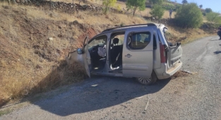 Kahramanmaraş’ta aracıyla toprak zemine çarptı: 3 yaralı 