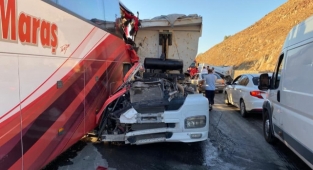 Kahramanmaraş'ta zincirleme kaza: 1 ağır 4 yaralı 