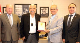 TGF’den SANKO Onursal Başkanı Konukoğlu’na Teşekkür Plaketi