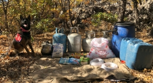 PKK'ya ait toprağa gömülü patlayıcı ve yaşam malzemesi bulundu