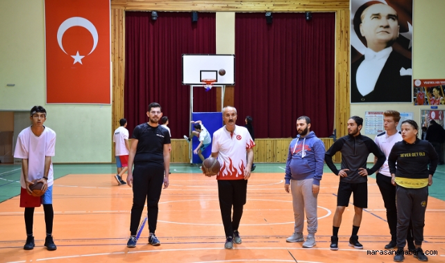 Başkan Okay Gençlerle Basketbol Maçında Bir Araya Geldi