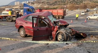 Kahramanmaraş'ta otomobil ile hafriyat kamyonu çarpıştı:  2 ölü