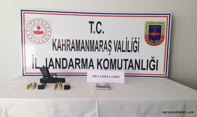 Yolcunun üzerinde ruhsatsız tabanca ve uyuşturucu bulundu